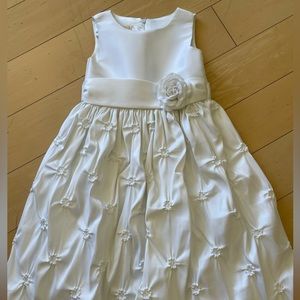 Beautiful Cinderella Communion dress and veil, worn once, size 6X.